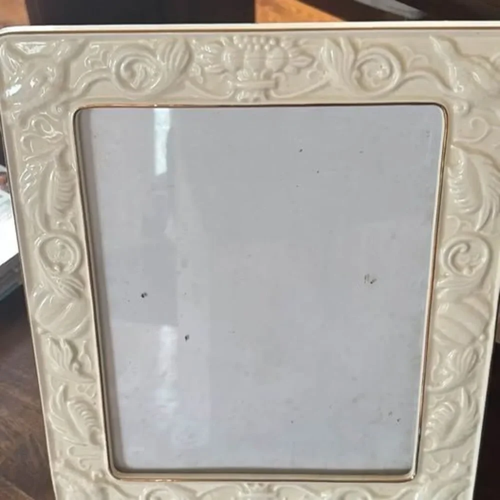 Philip Whitney Ltd Nightingale 8x10 Picture Frame
